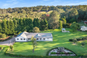 Carlyle Cottage, Luxury Country Home, Berry